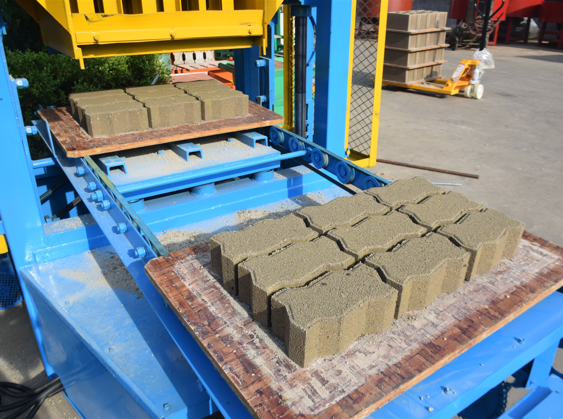QTJ4-26 Semi-automatic Cement Block Making Machine